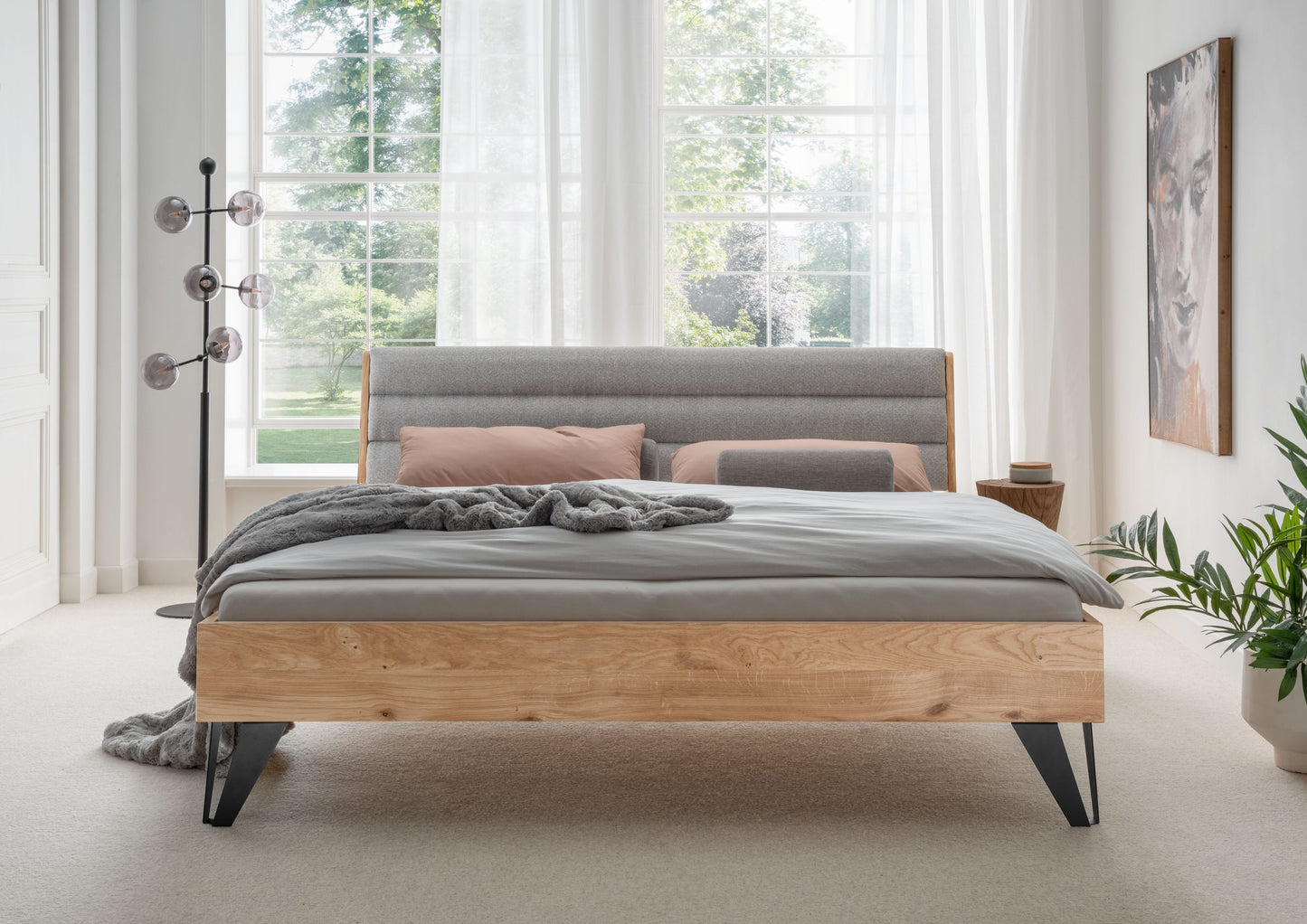 Bett +Massivholz + Metallfüße +180x200cm +Kopfteil gepolstert
