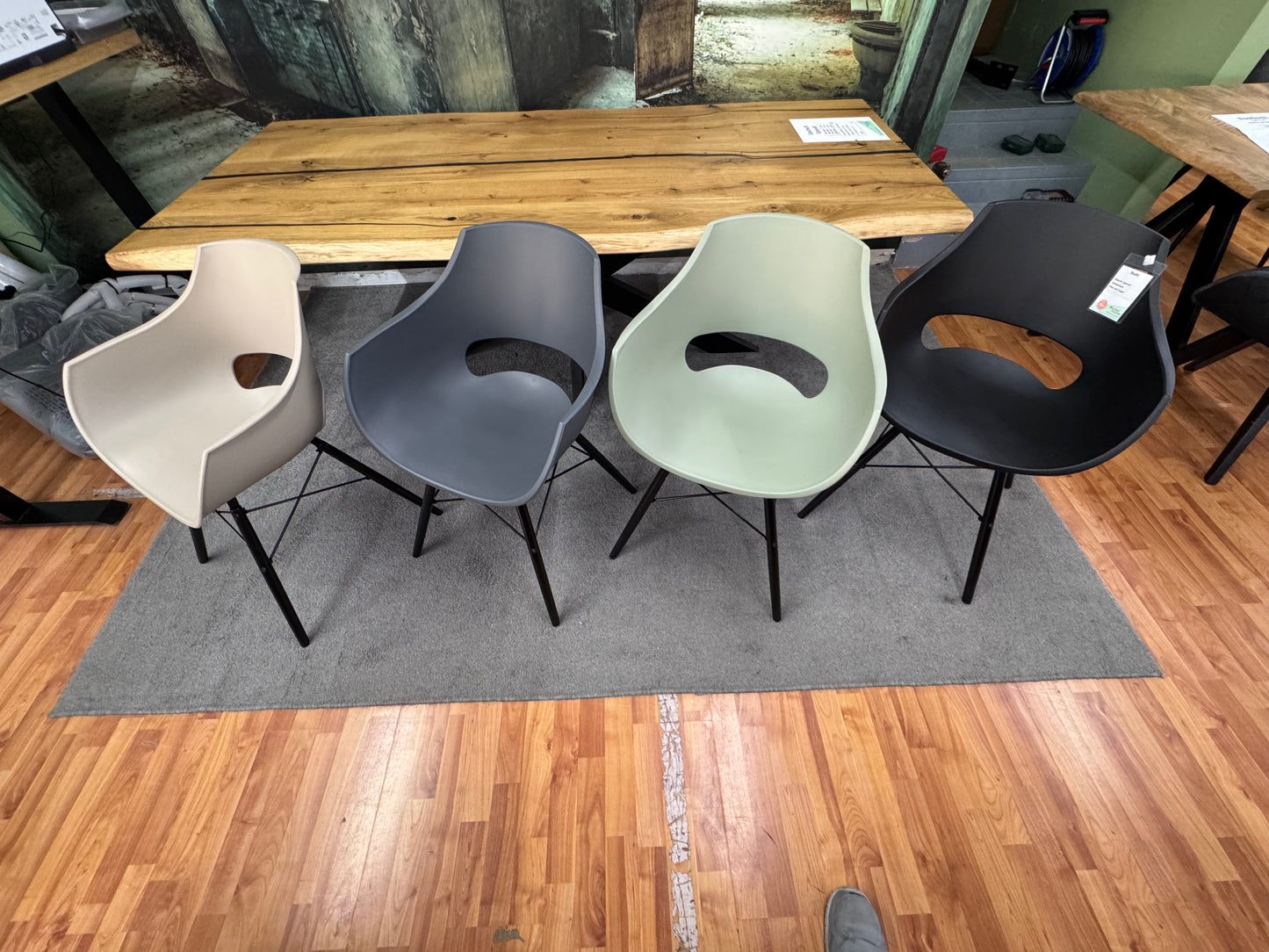 Esszimmerstuhl +Spiderfuß +Sitzschale +verschiedene Farben +Neu auf Lager