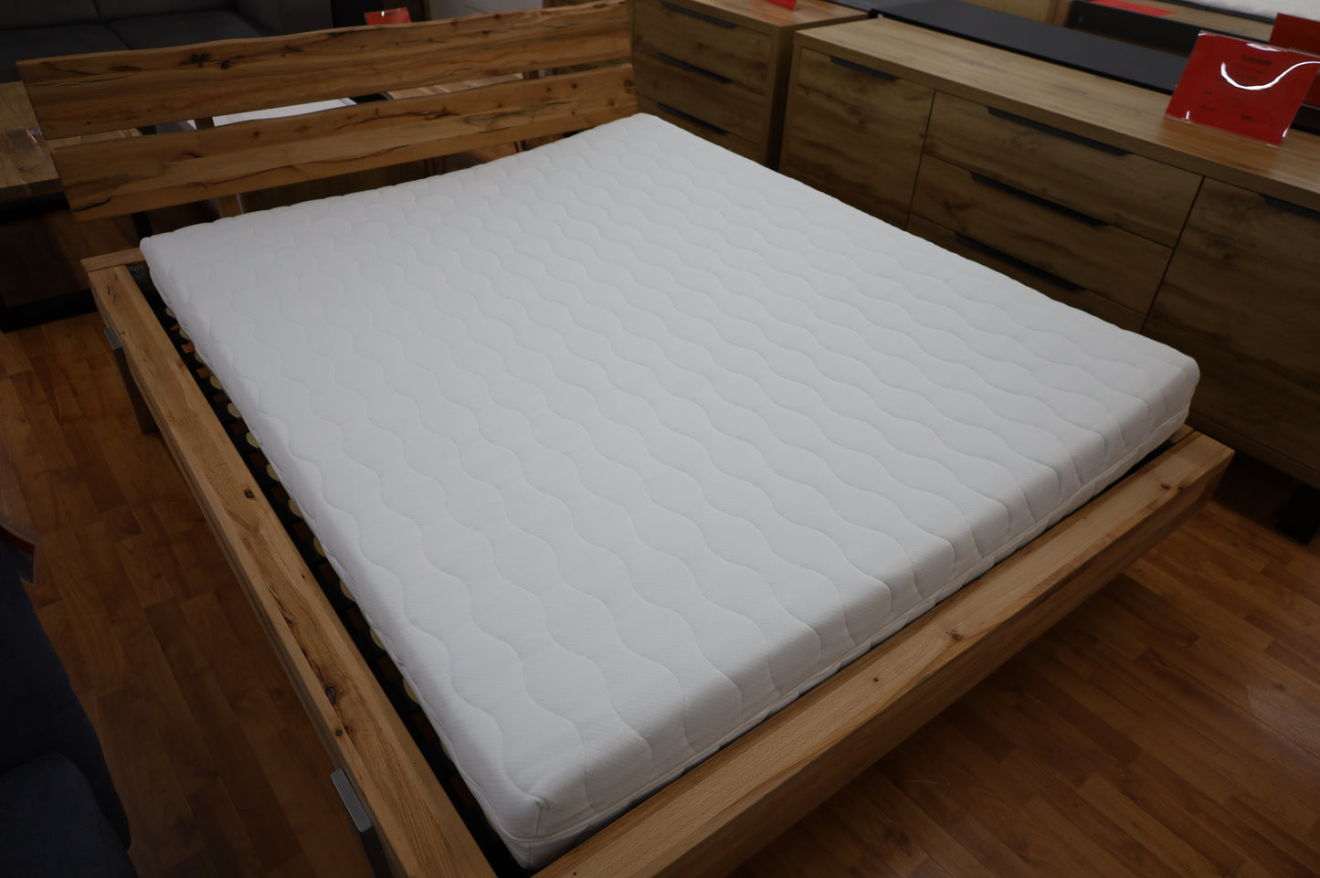 Matratze Bett 180x200cm + Kaltschaum Matratze  + Neu auf Lager