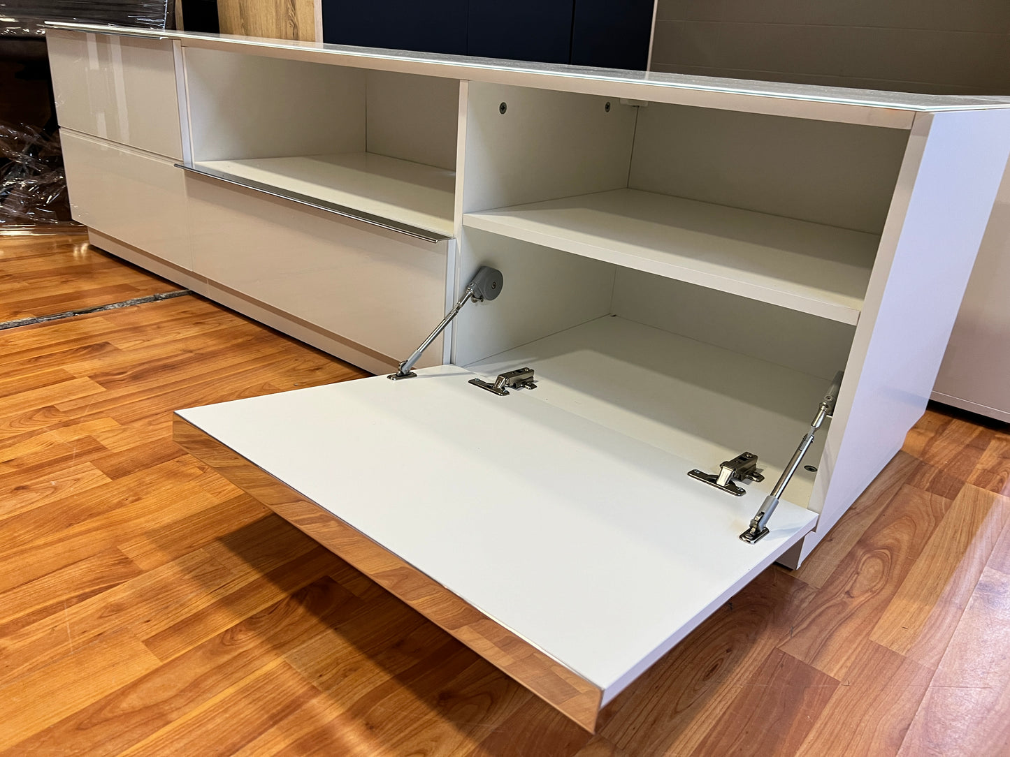 TV Unterschrank + Glasauflage + Softclose