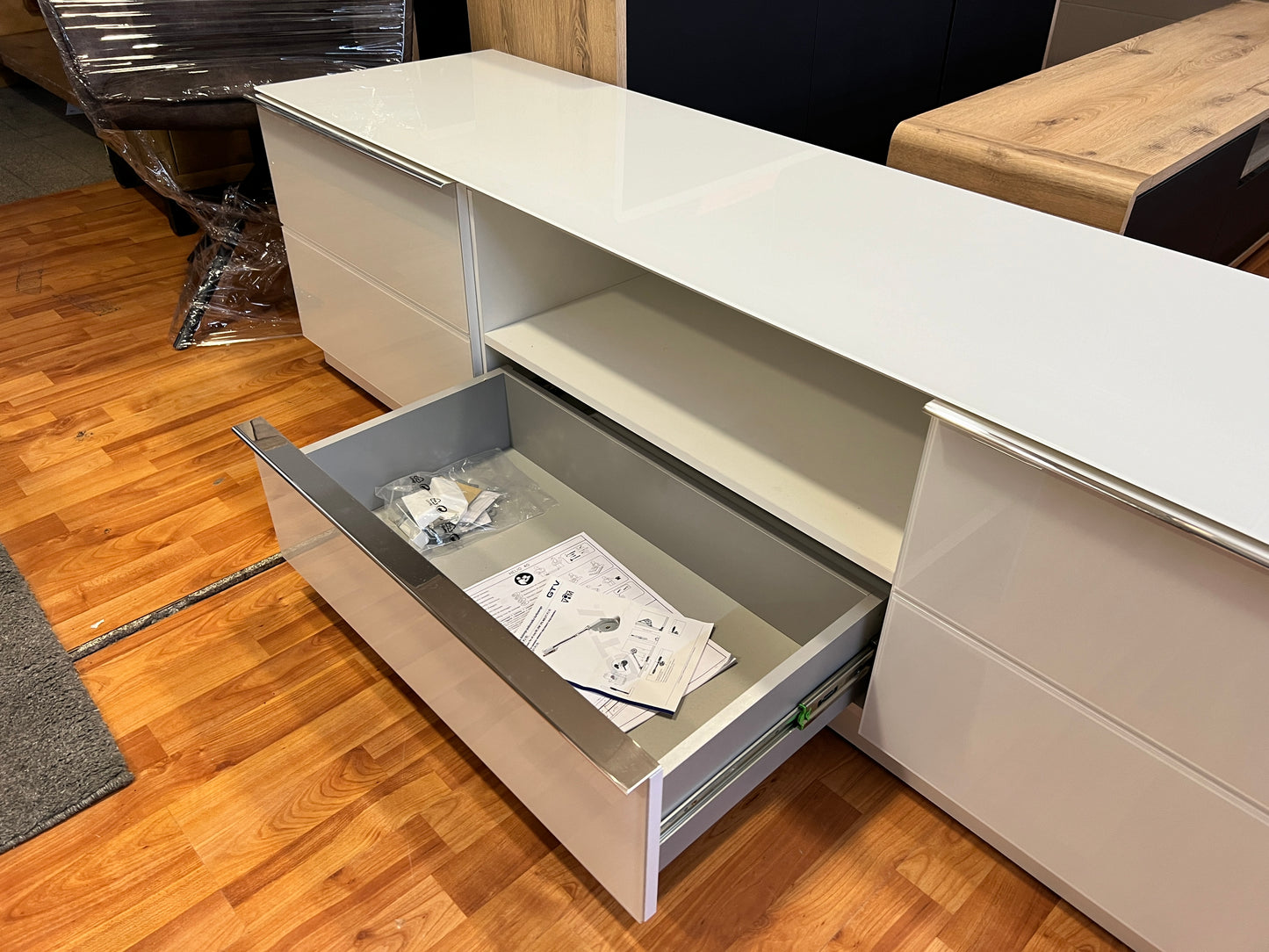 TV Unterschrank + Glasauflage + Softclose