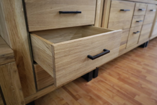 Vitrine + Soft-Close + Front Massivholz Eiche + großer Stauraum