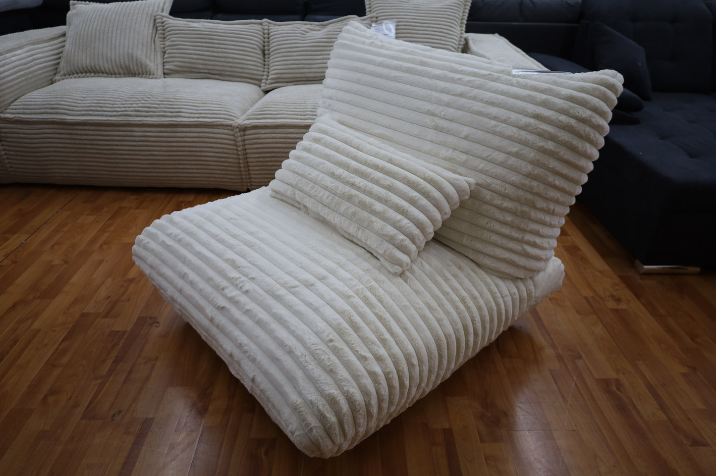 Sessel Teddy + 360° drehbar + Kissen + Teddy Cord Bezug