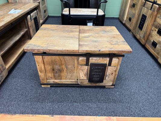 Truhe Couchtisch +Mango Massiv +Industrial Look +verschiedene Varianten