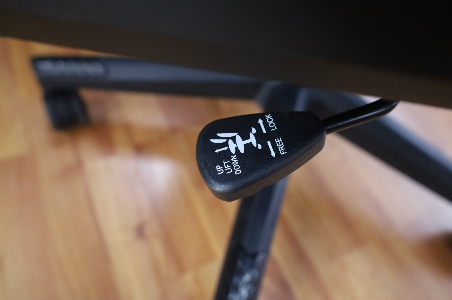 Gamingstuhl + Armlehne Verstellbar +Rücken Verstellbar + Kopfkissen + Rückenkissen