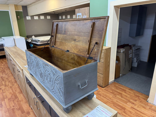 Truhe +Massivholz +großer Stauraum +Einzelstück