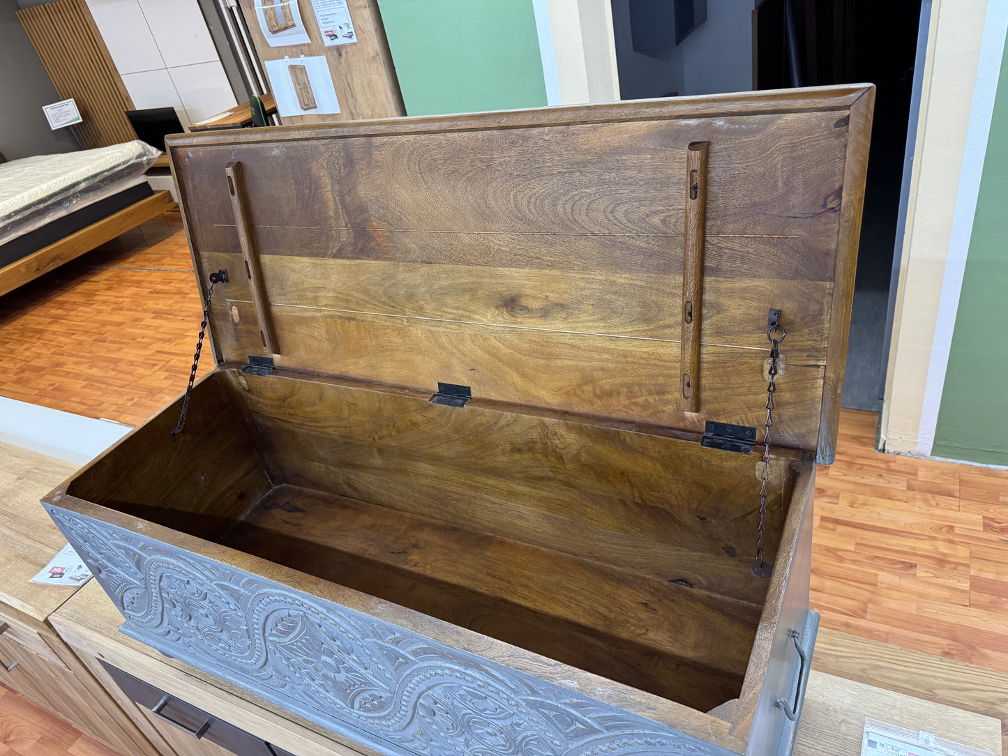 Truhe +Massivholz +großer Stauraum +Einzelstück