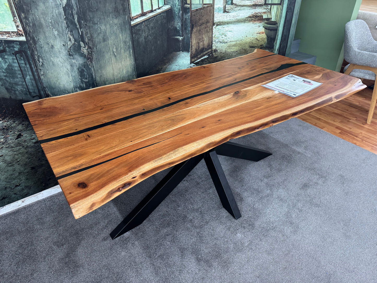 Esstisch Akazie +Epoxidharz +Spidergestell +Echte Baumkante