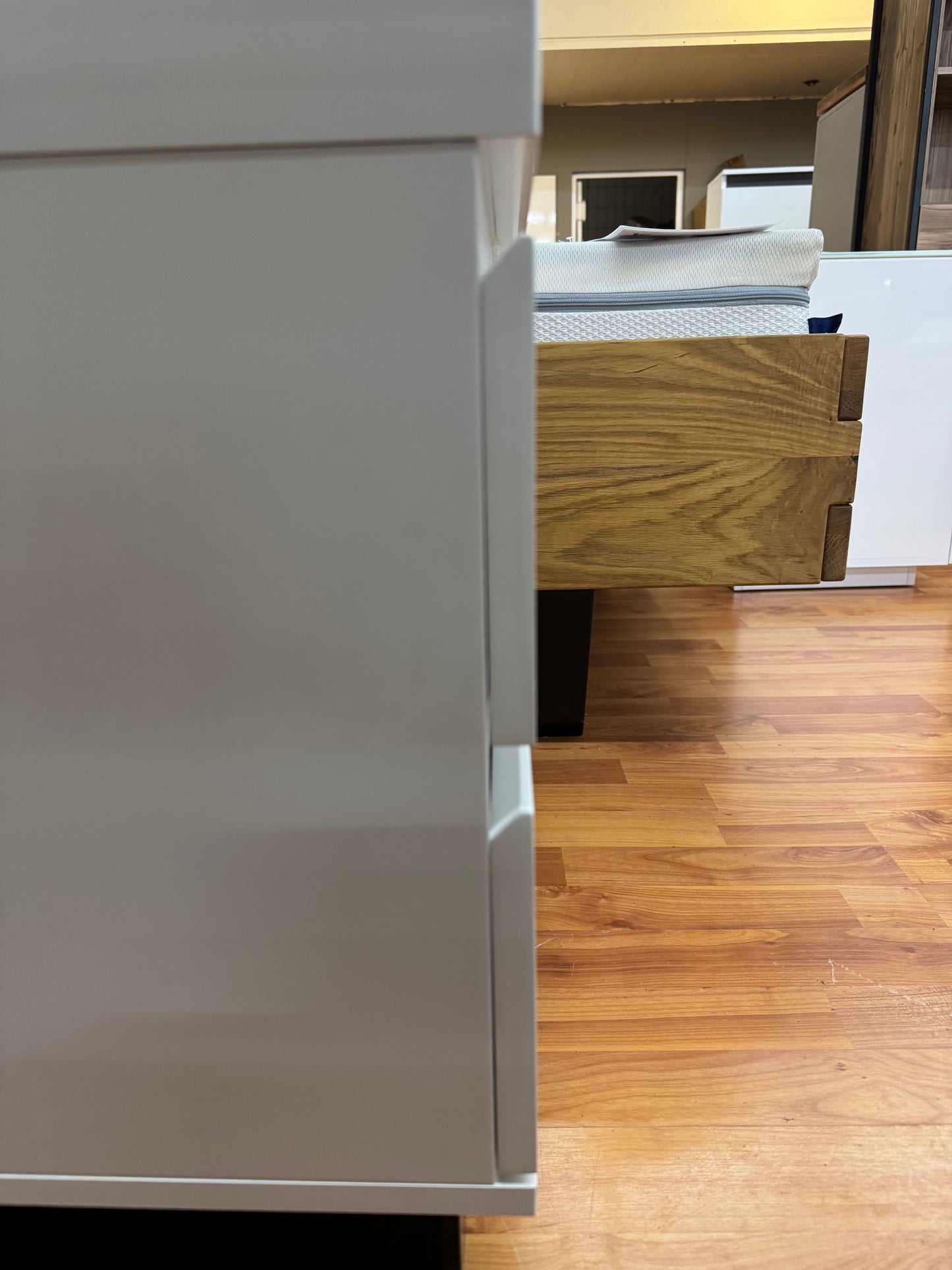 Nachttisch Kommode +2xSchubladen +Soft-Close +Griffmulde +Metallfüße