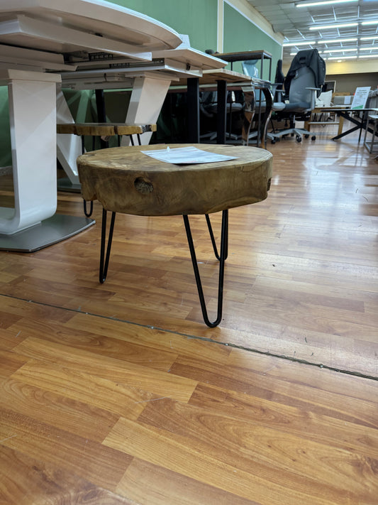 Beistelltisch +Vollmassiv +Akazie +Metallfüße