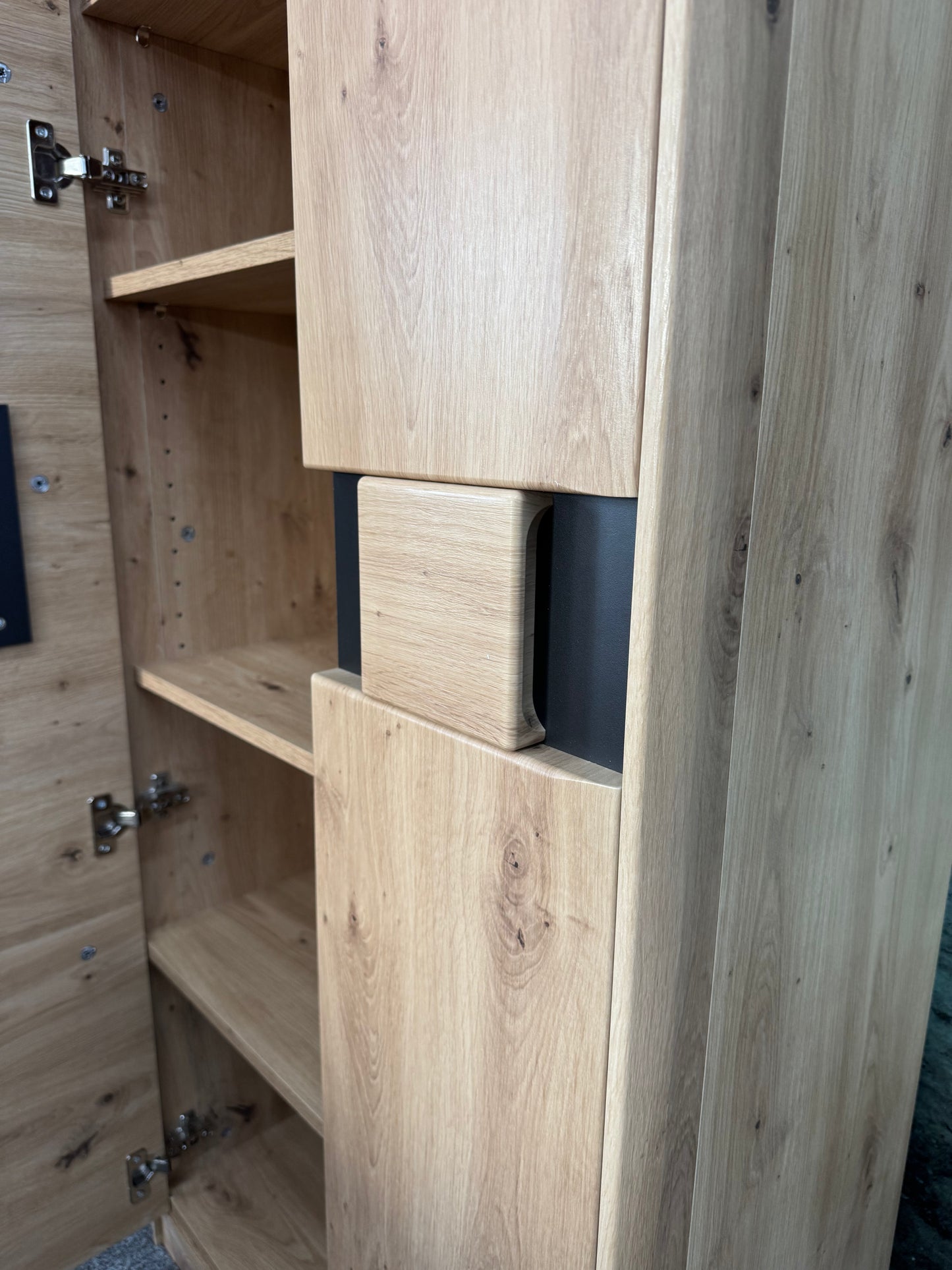 Hochschrank +Massivholzfront +Neu auf Lager
