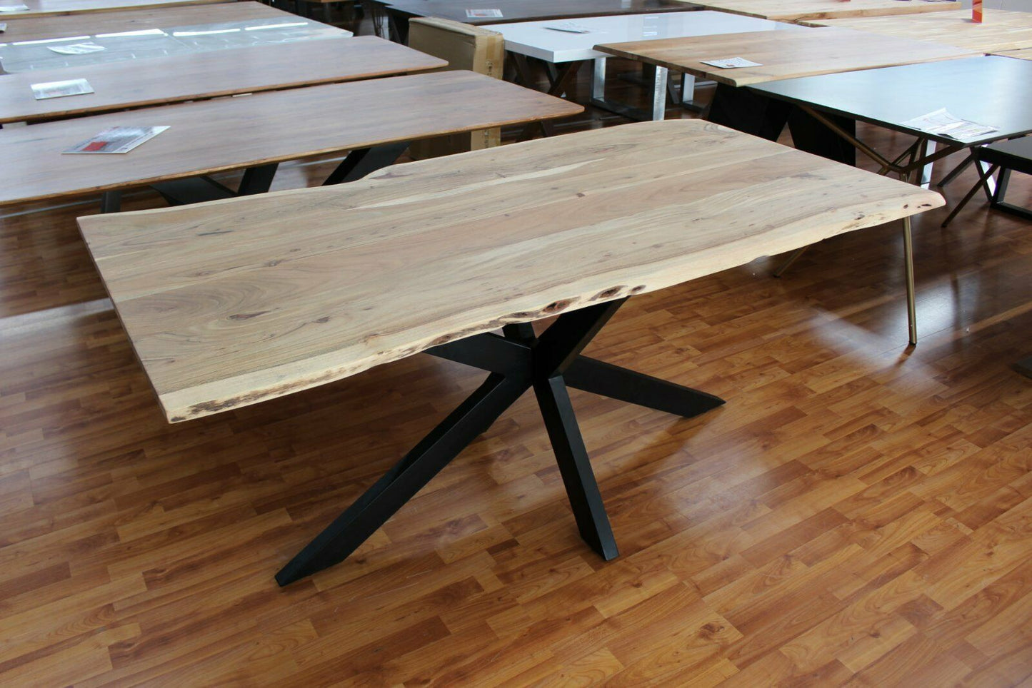 Esstisch + Massivholz Akazie + Baumkante + Spider Gestell + NEU auf Lager 180cm 200cm
