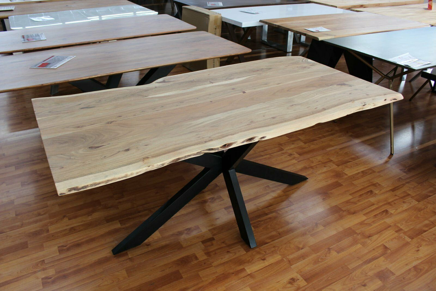 Esstisch + Massivholz Akazie + Baumkante + Spider Gestell + NEU auf Lager 180cm 200cm