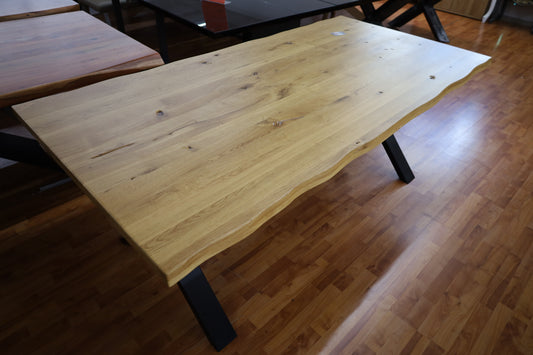 Esstisch Tisch + Massivholz Alt Eiche + Gewachst + Baumkante