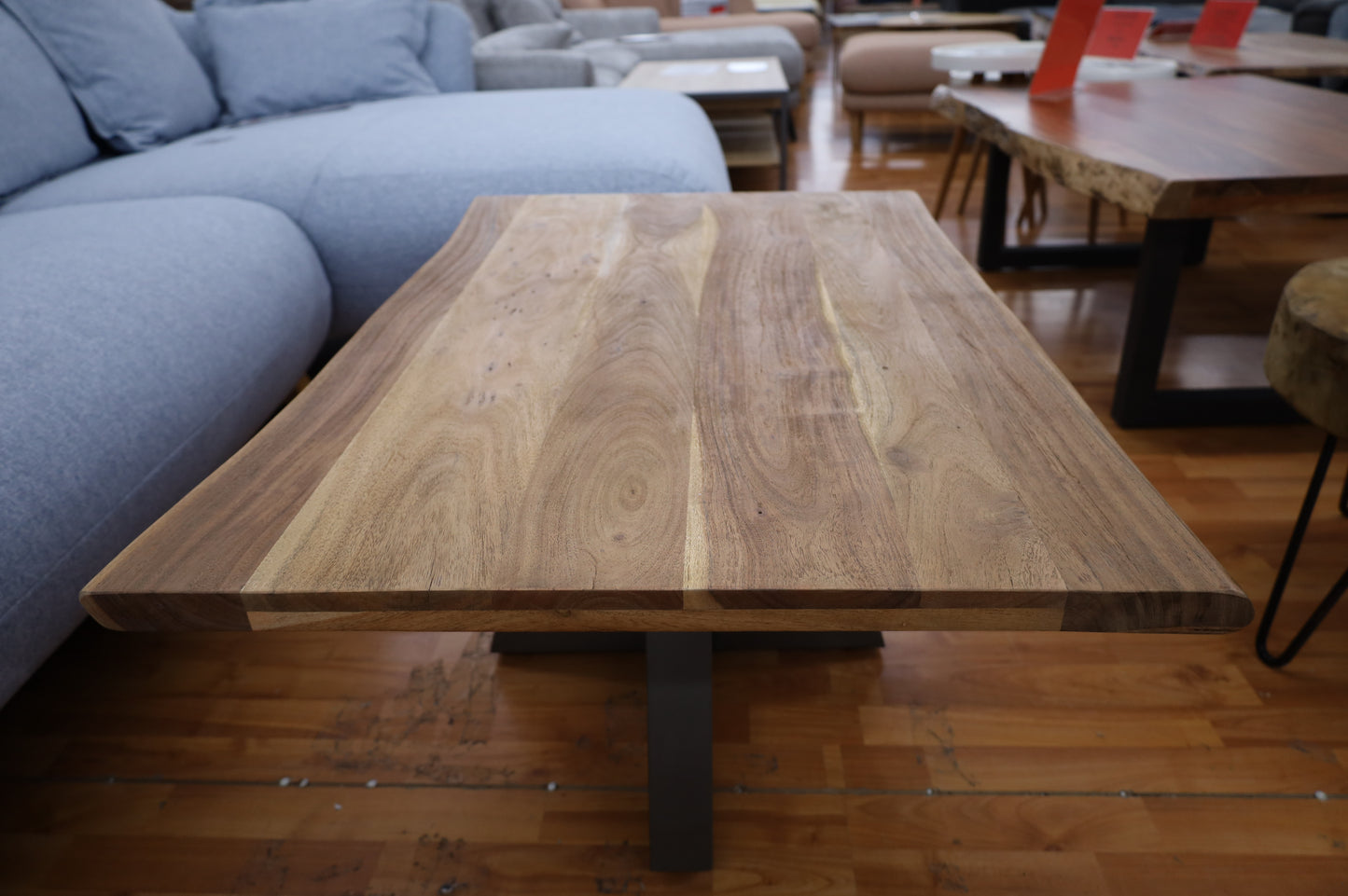 Couchtisch Tisch + MASSIVHOLZ Akazie + Baumkante + Neu auf Lager