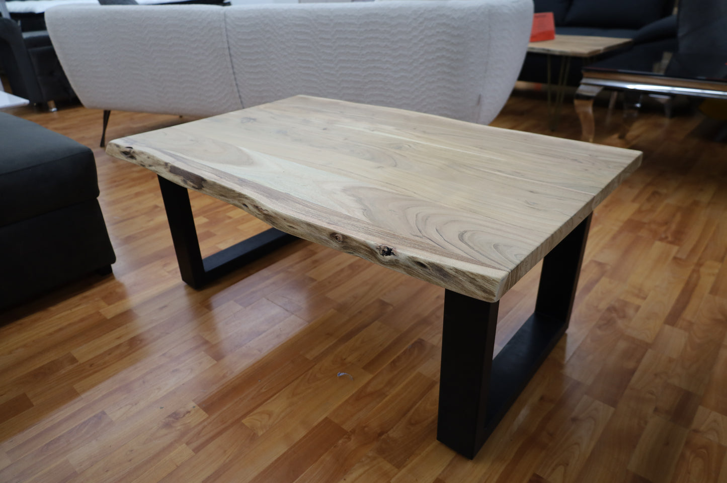 Couchtisch + Massivholz Akazie + Baumkante +Neu auf Lager