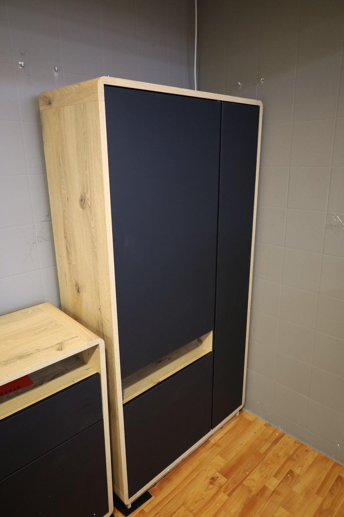 Vitrine Kommode Sideboard + Einlegebodenkanten + Soft Close