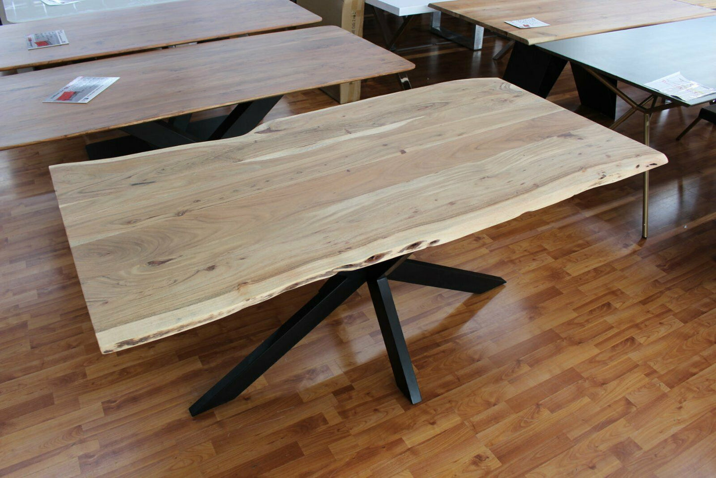 Esstisch + Massivholz Akazie + Baumkante + Spider Gestell + NEU auf Lager 180cm 200cm