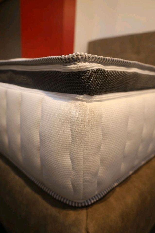 Boxspringbett Bett + Gepolsterte  Kopfteil + Integrierte Topper