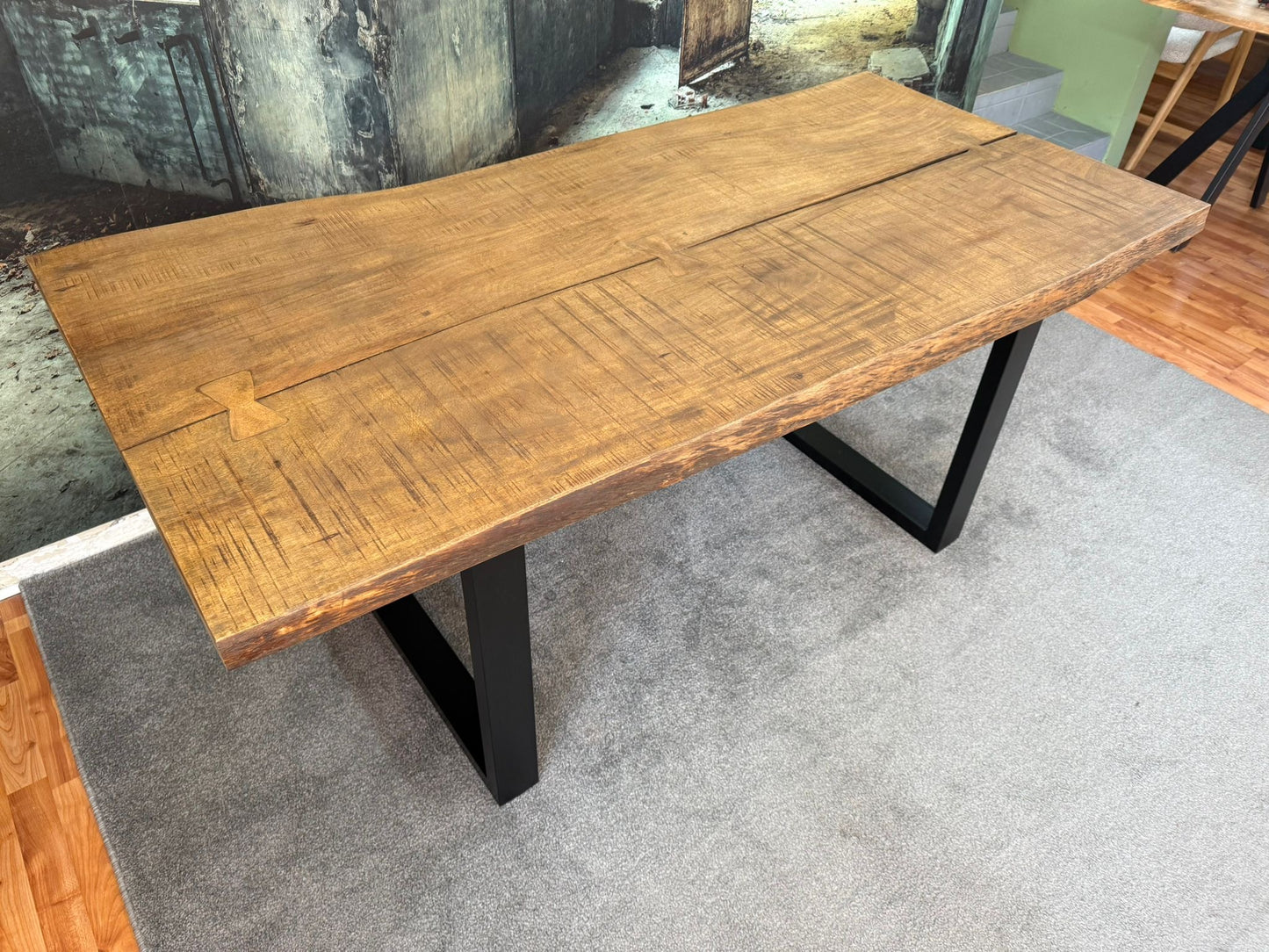 Esstisch +Vollmassiv +Echte Baumkante +Metallgestell
