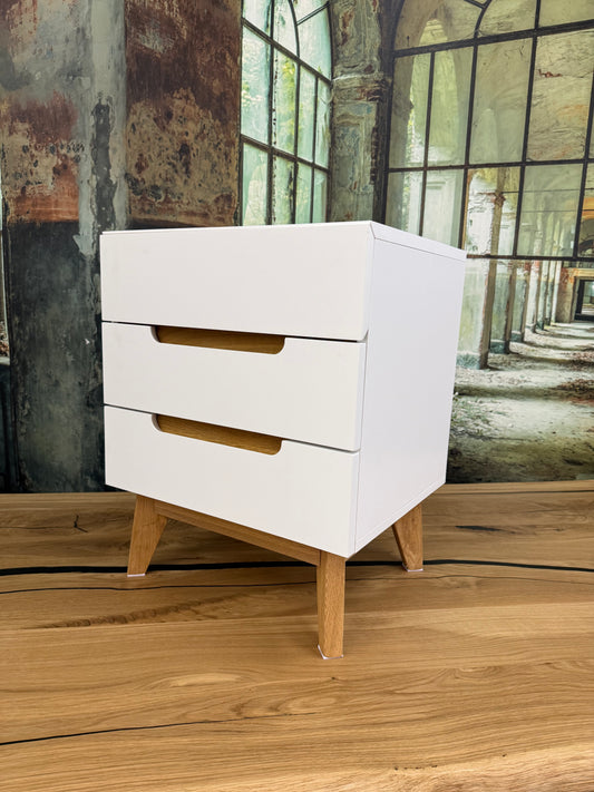 Nachttisch Nachtkommode Kommode +Griffmulden +Softclose +Holzfüße +Holzdekorelemente +Neu auf Lager
