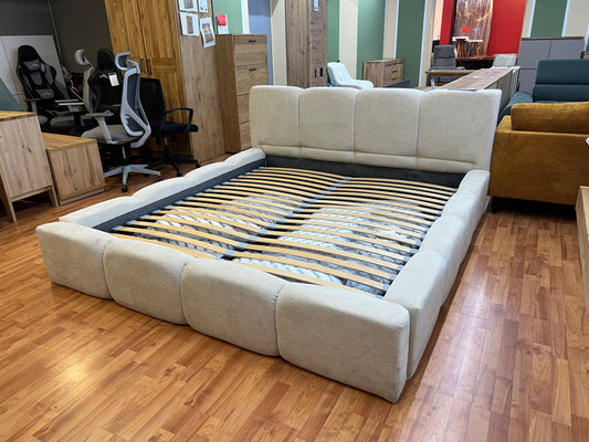 Bett Polsterbett 180x200cm + Lattenrost + Neu auf Lager