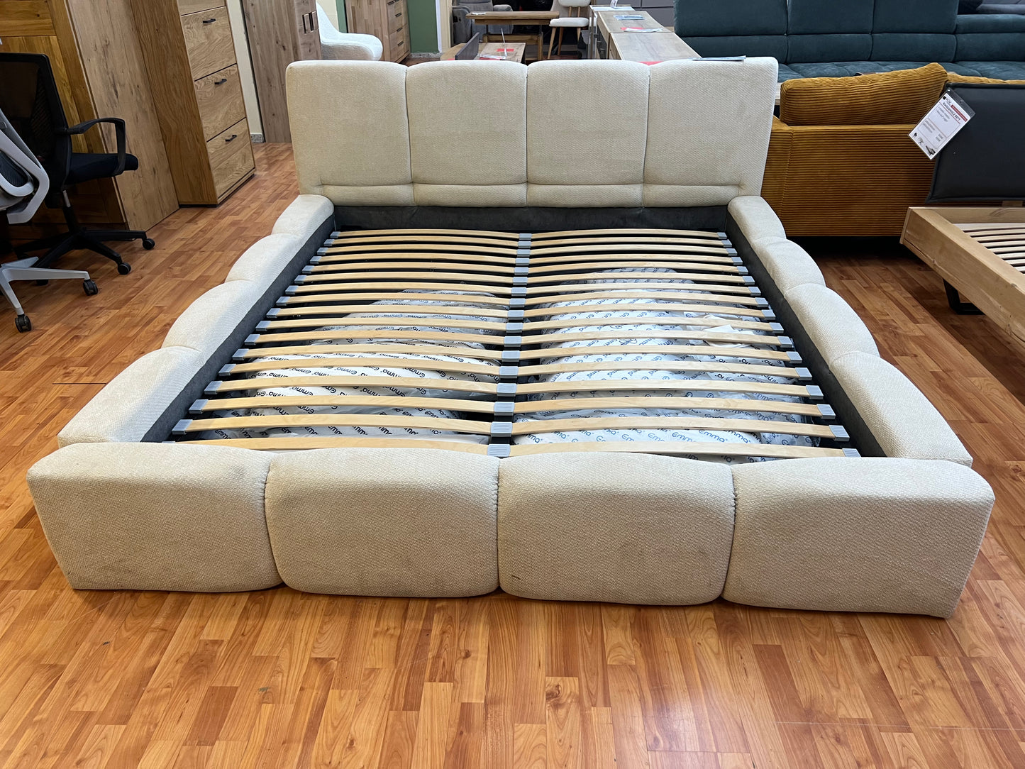 Bett Polsterbett 180x200cm + Lattenrost + Neu auf Lager