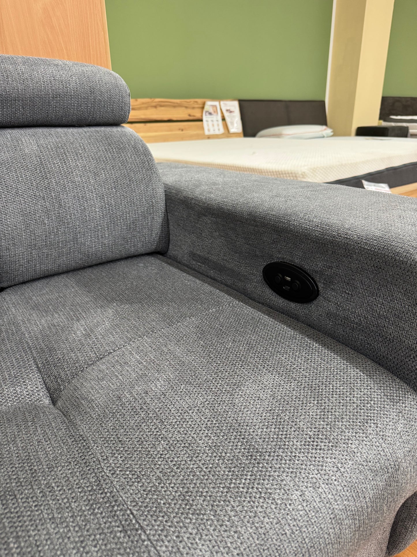Couch Sofa Wohnlandschaft +Stauraum +elktr. Sitztiefenverstellung +Kopfstützenverstellung +USB-Ladebuchse