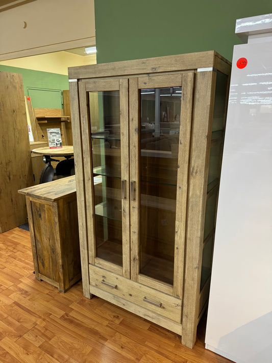 Doppelvitrine Akazie +Massivholz +Glastüren +Glasseitenwände +Schubkasten +Neu auf Lager