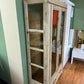 Doppelvitrine Akazie +Massivholz +Glastüren +Glasseitenwände +Schubkasten +Neu auf Lager