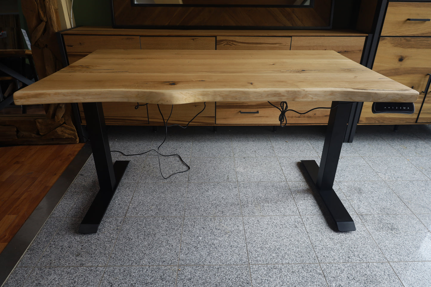Schreibtisch Tisch+elektrisch höhenverstellbar+Baumkante +Vollmassivholz