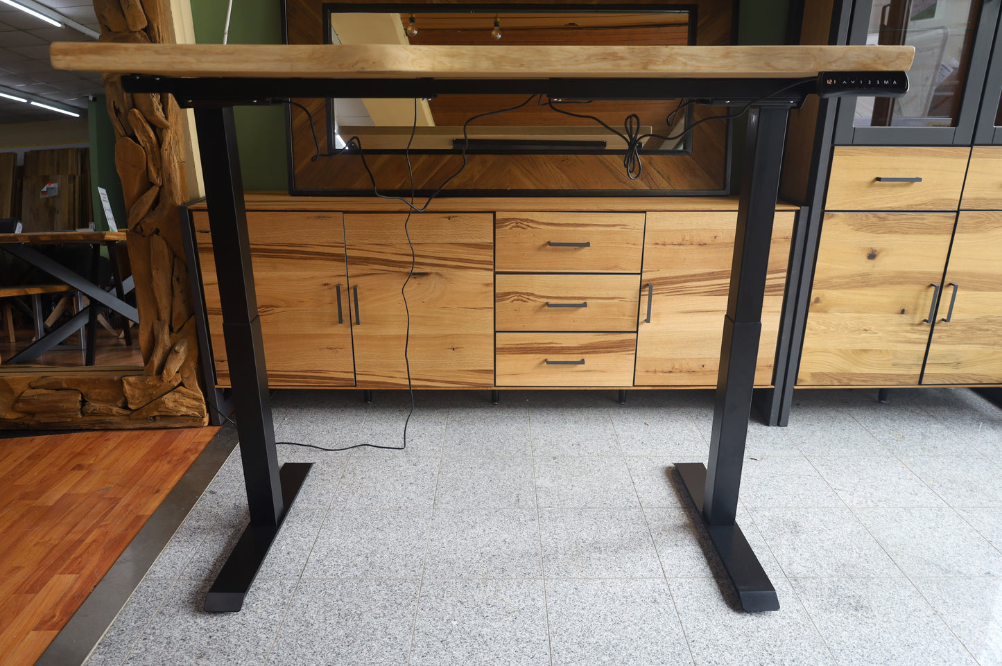 Schreibtisch Tisch+elektrisch höhenverstellbar+Baumkante +Vollmassivholz
