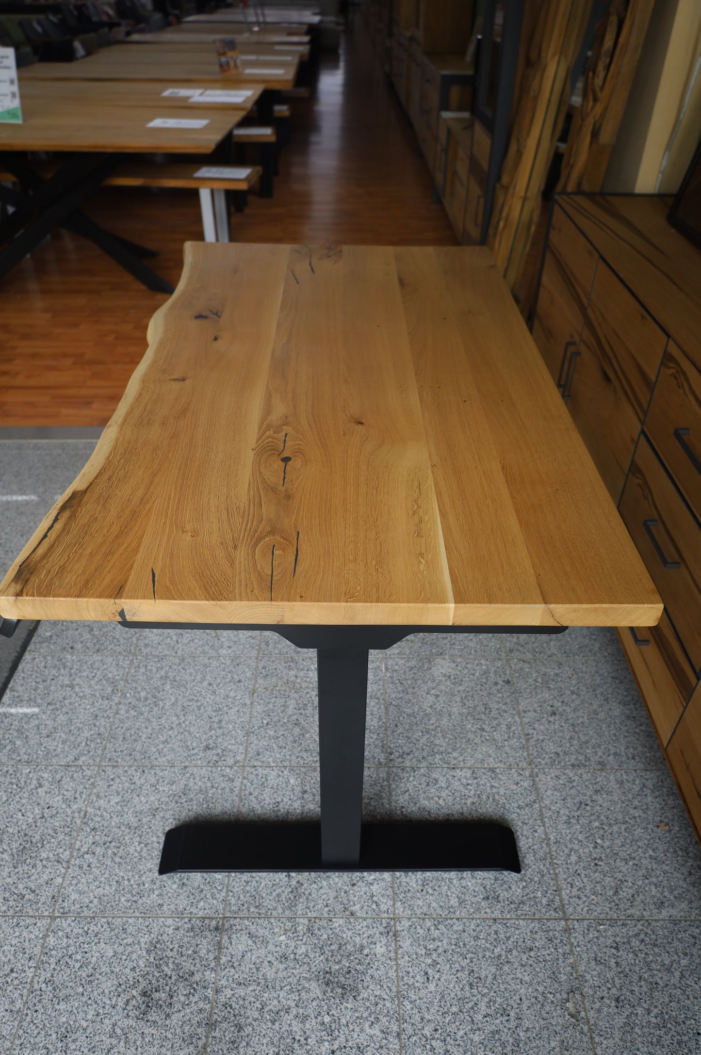 Schreibtisch Tisch+elektrisch höhenverstellbar+Baumkante +Vollmassivholz