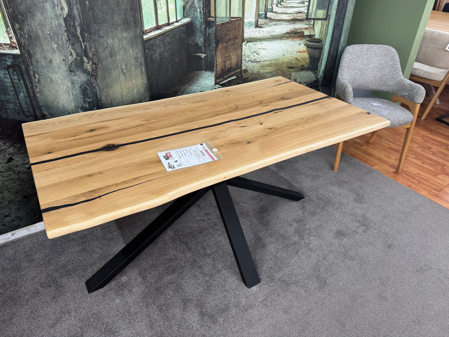 Esstisch Eiche +Epoxidharz +Vollmassiv +Baumkante +Neu auf Lager