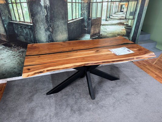 Esstisch Akazie +Epoxidharz +Spidergestell +Echte Baumkante