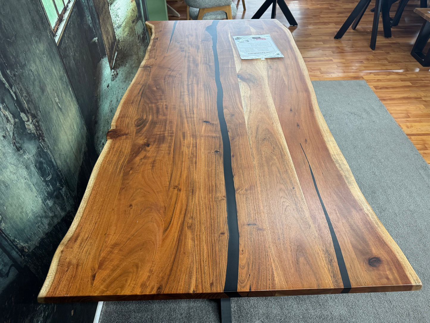 Esstisch Akazie +Epoxidharz +Spidergestell +Echte Baumkante