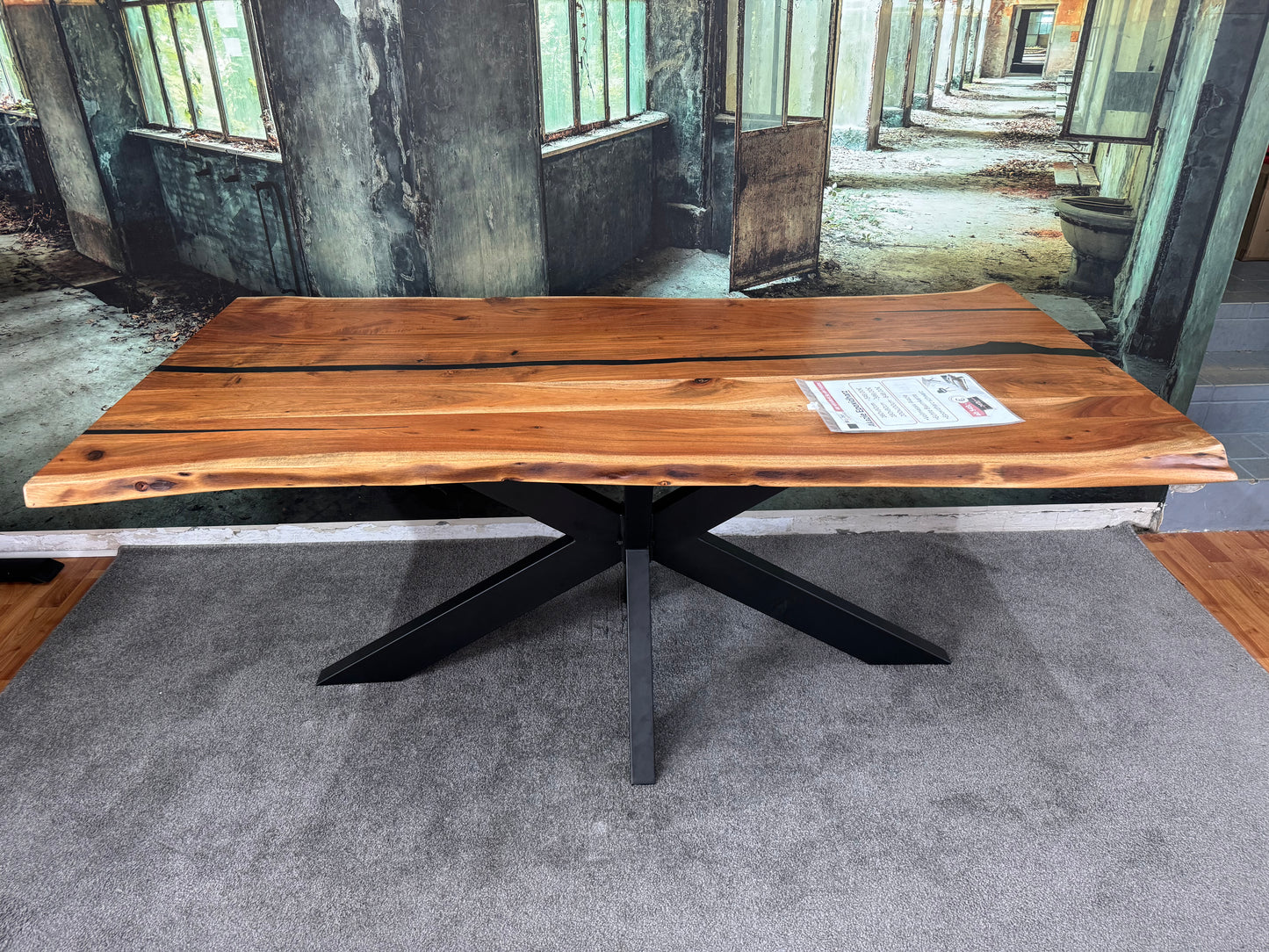 Esstisch Akazie +Epoxidharz +Spidergestell +Echte Baumkante