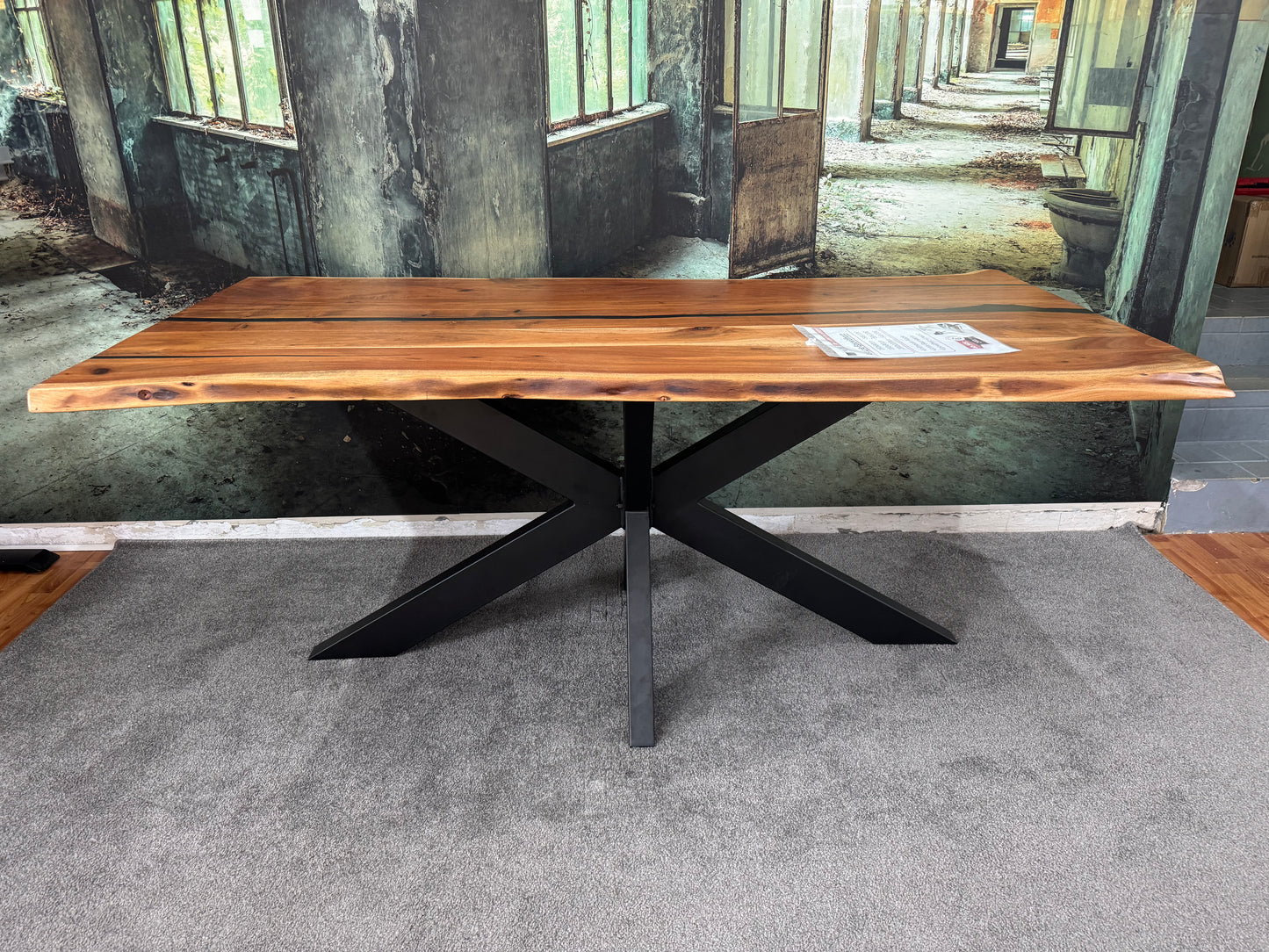 Esstisch Akazie +Epoxidharz +Spidergestell +Echte Baumkante