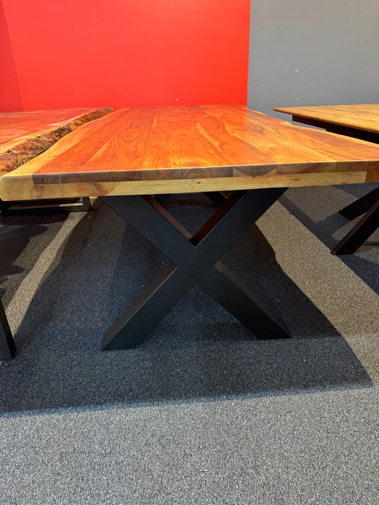 Esstisch Akazie +Massivholz +Metallgestell +B-Ware