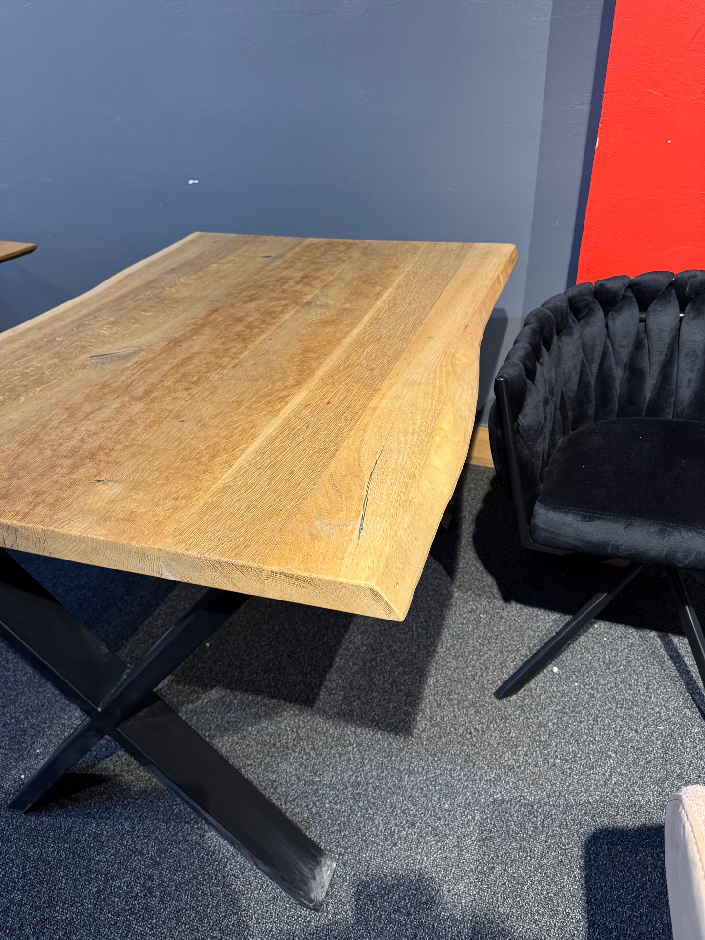 Esstisch Tisch +Eiche +Vollmassiv +Metallgestell +Ausstellungsstück
