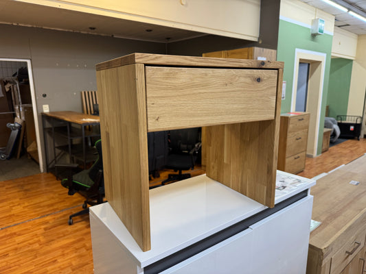 Nachttisch +Vollmasiv +Schubladen +Neu auf Lager