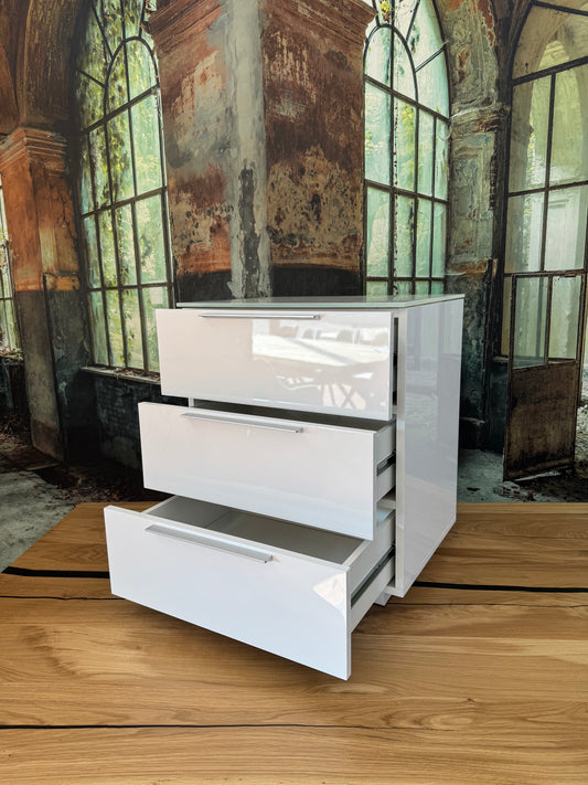 Nachttisch Kommode +Glas Auflage +3xSchubladen +Hochglanzweiß +Neu auf Lager