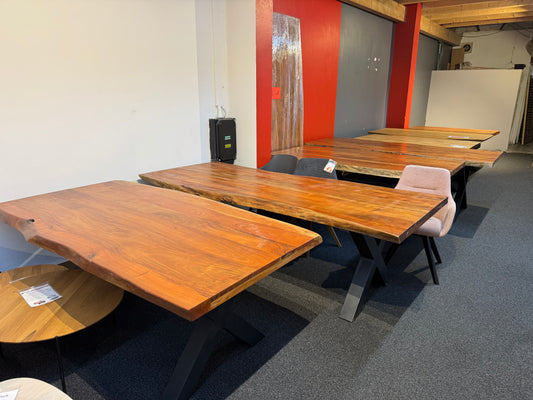 Esstisch Tisch Massivholz +vers Größen +Akazie +Metallgestell +B-Ware