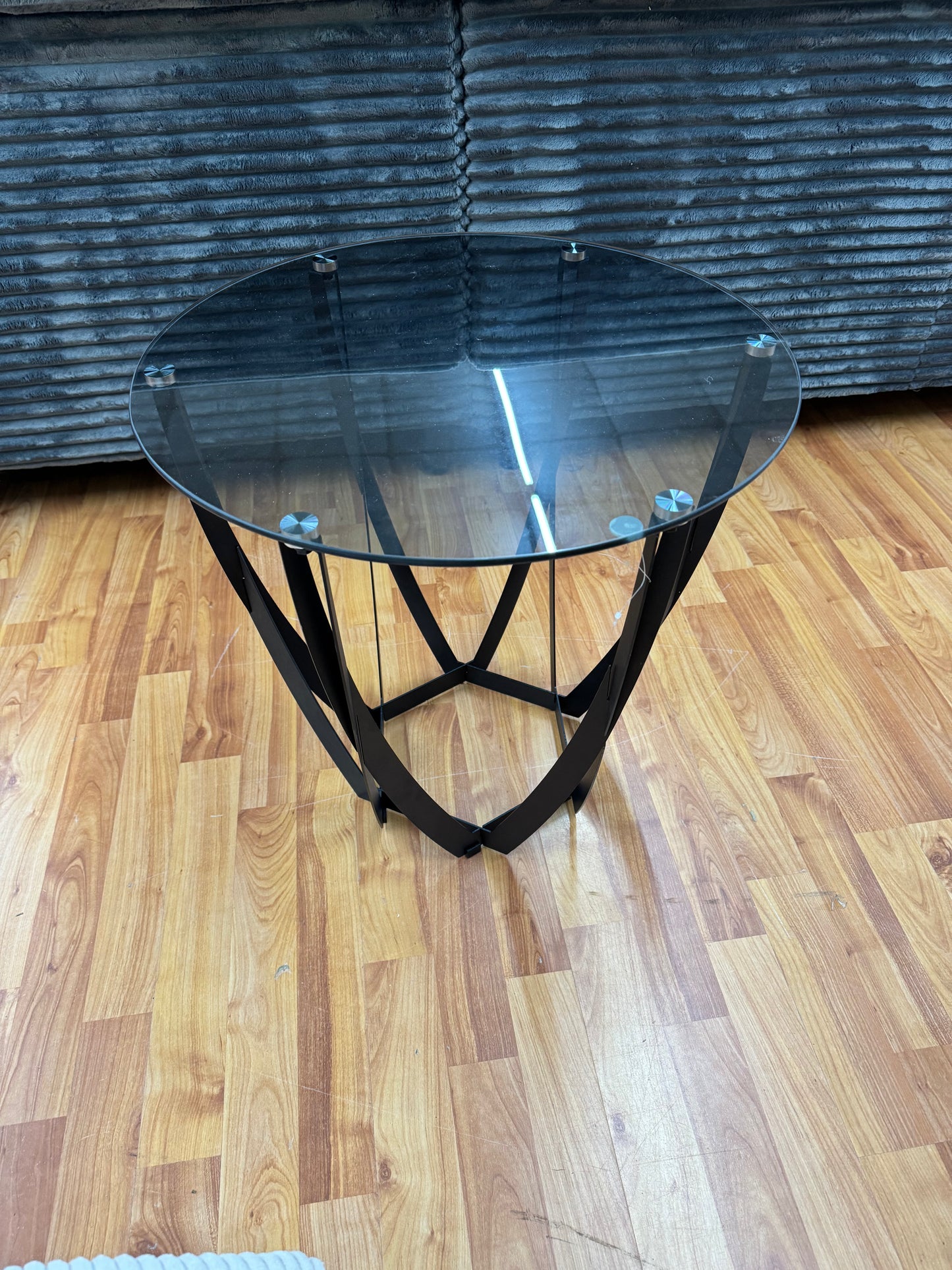 Beistelltisch +Glasauflage +getöntes Glas +Metallgestell