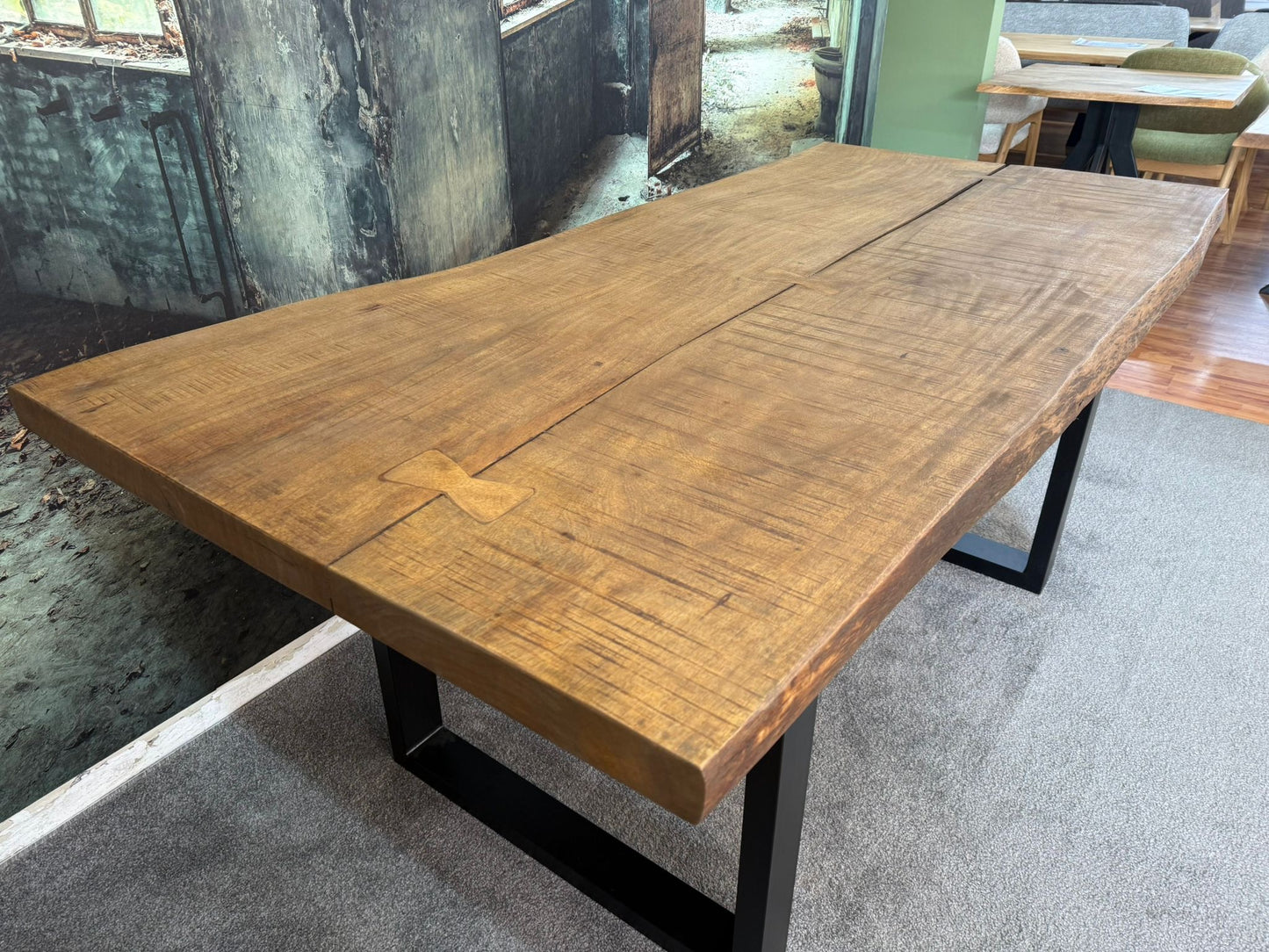 Esstisch +Vollmassiv +Echte Baumkante +Metallgestell
