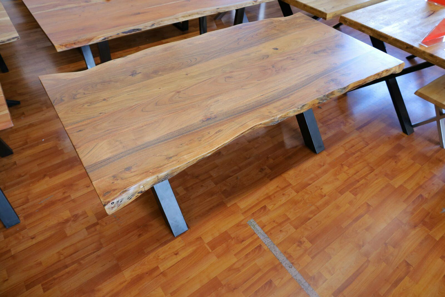 Esstisch Tisch +MASSIVHOLZ Akazie + ECHTE Baumkante + Neu auf Lager