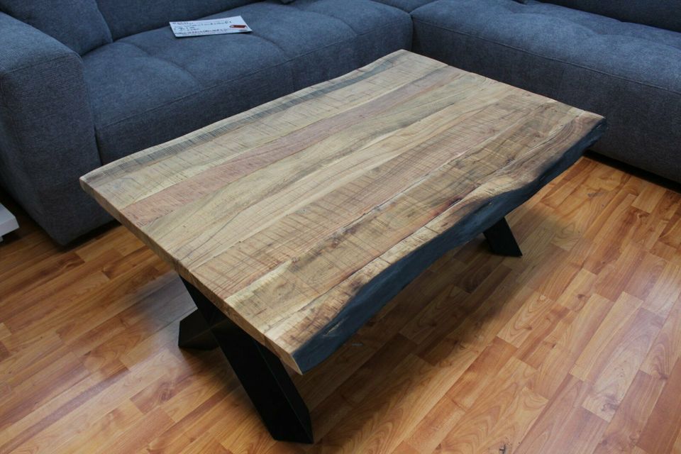 Couchtisch + Massivholz + Baumkante + Metall Gestell