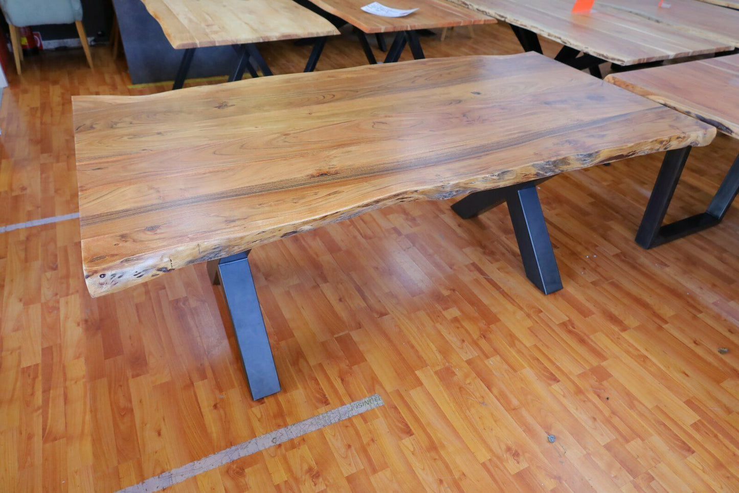 Esstisch Tisch +MASSIVHOLZ Akazie + ECHTE Baumkante + Neu auf Lager