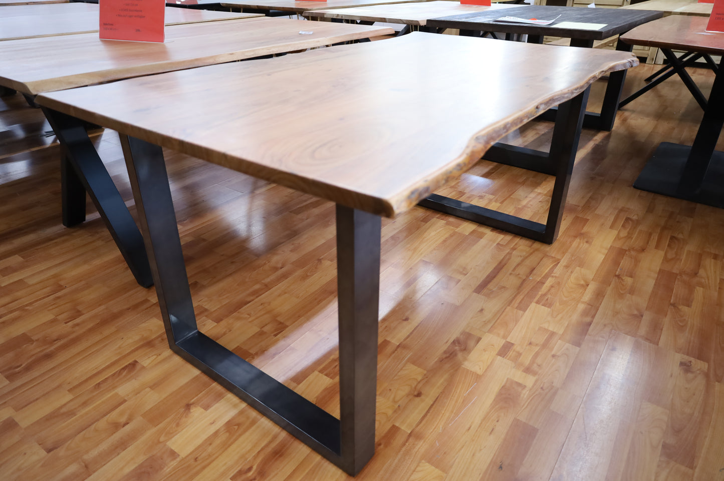 Esstisch Tisch +Massivholz Akazie +Echte Baumkante +Neu auf Lager