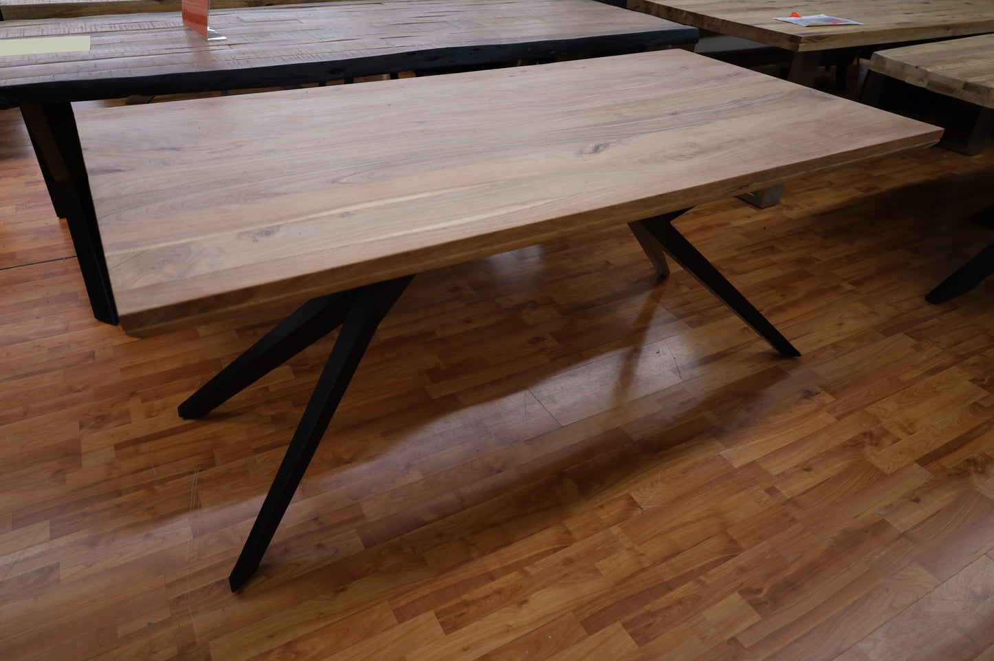 Esstisch Tisch + Massivholz Akazie + DesignerGestell + Neu auf Lager